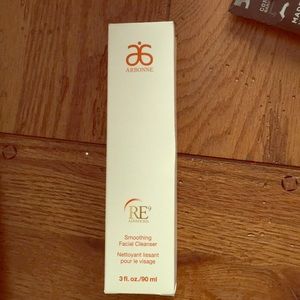 RE9 Smoothing Facial Cleanser New in Box